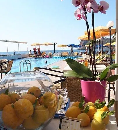 Coral Beach Lejlighedshotel Agia Marina